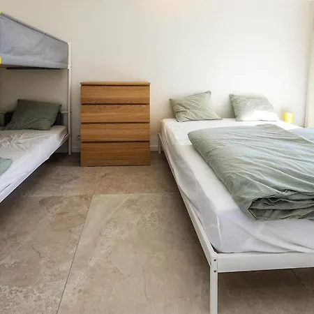 2 Bedroom Lovely In * Ostend